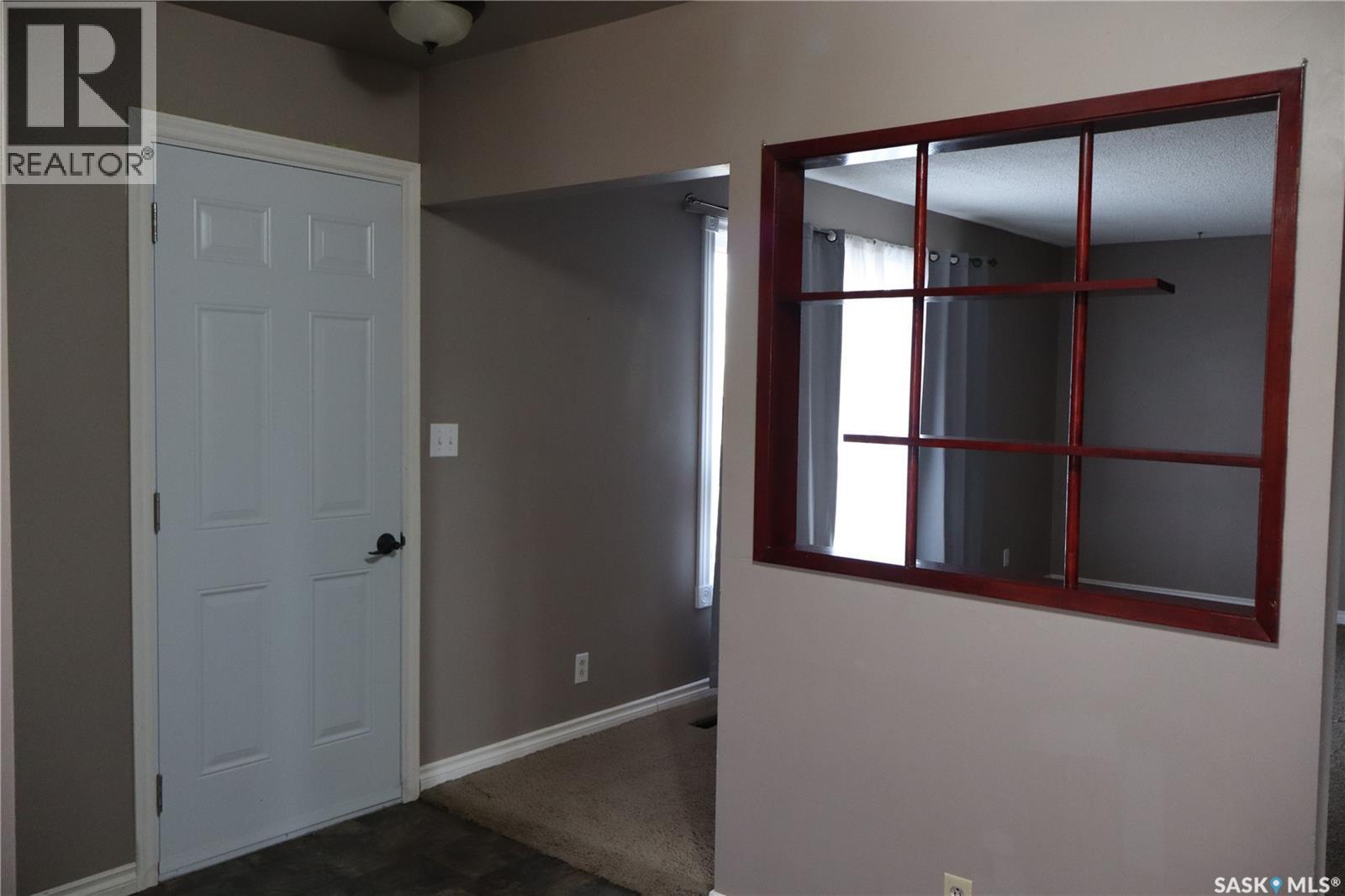 2 3Rd Street E, Willow Bunch, SK - Indoor Photo Showing Other Room