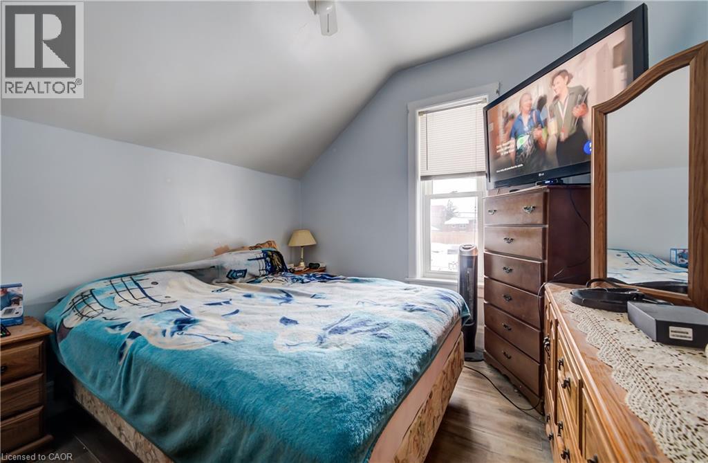 105 St George Street, Kitchener, ON - Indoor Photo Showing Bedroom