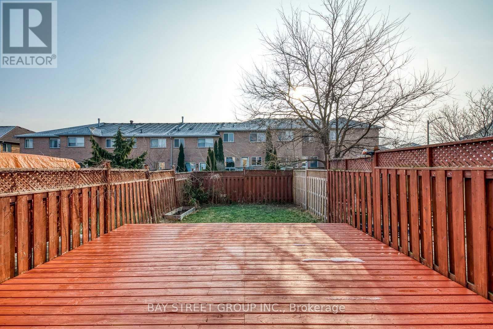 5166 Des Jardines Drive, Burlington, ON - Outdoor