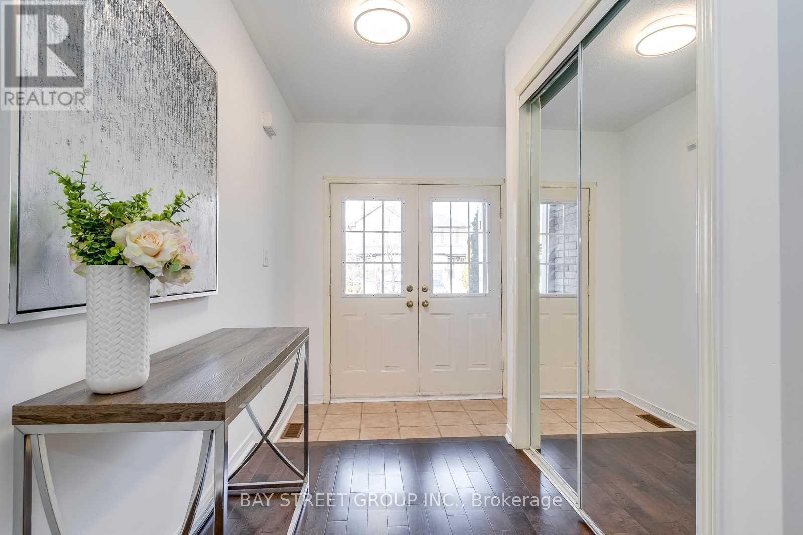 5166 Des Jardines Drive, Burlington, ON - Indoor Photo Showing Other Room