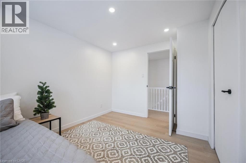 Bedroom with light wood-style flooring and recessed lighting - 21 Forest Glen Court, Kitchener, ON - Indoor Photo Showing Bedroom