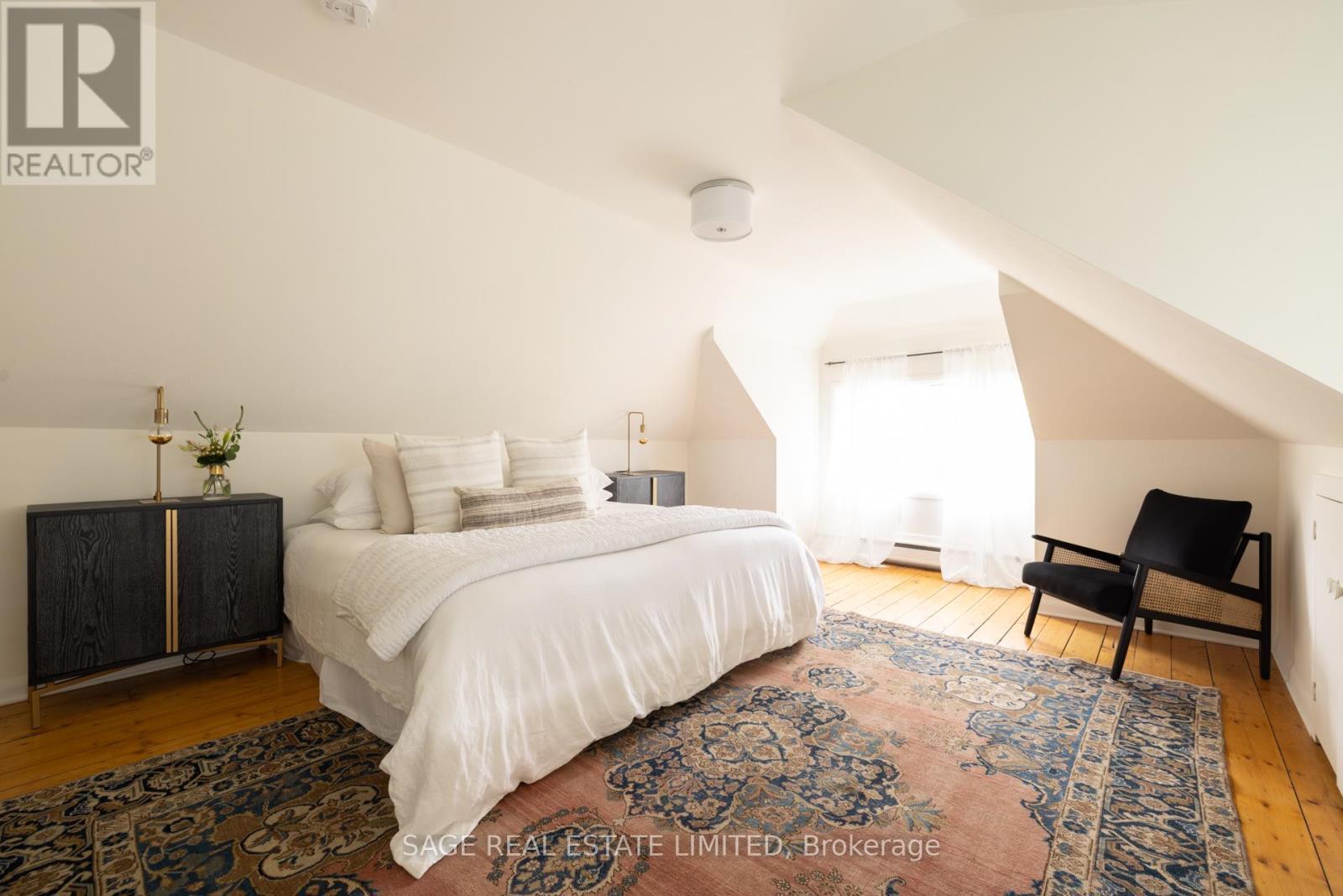 124 Cline Avenue N, Hamilton, ON - Indoor Photo Showing Bedroom