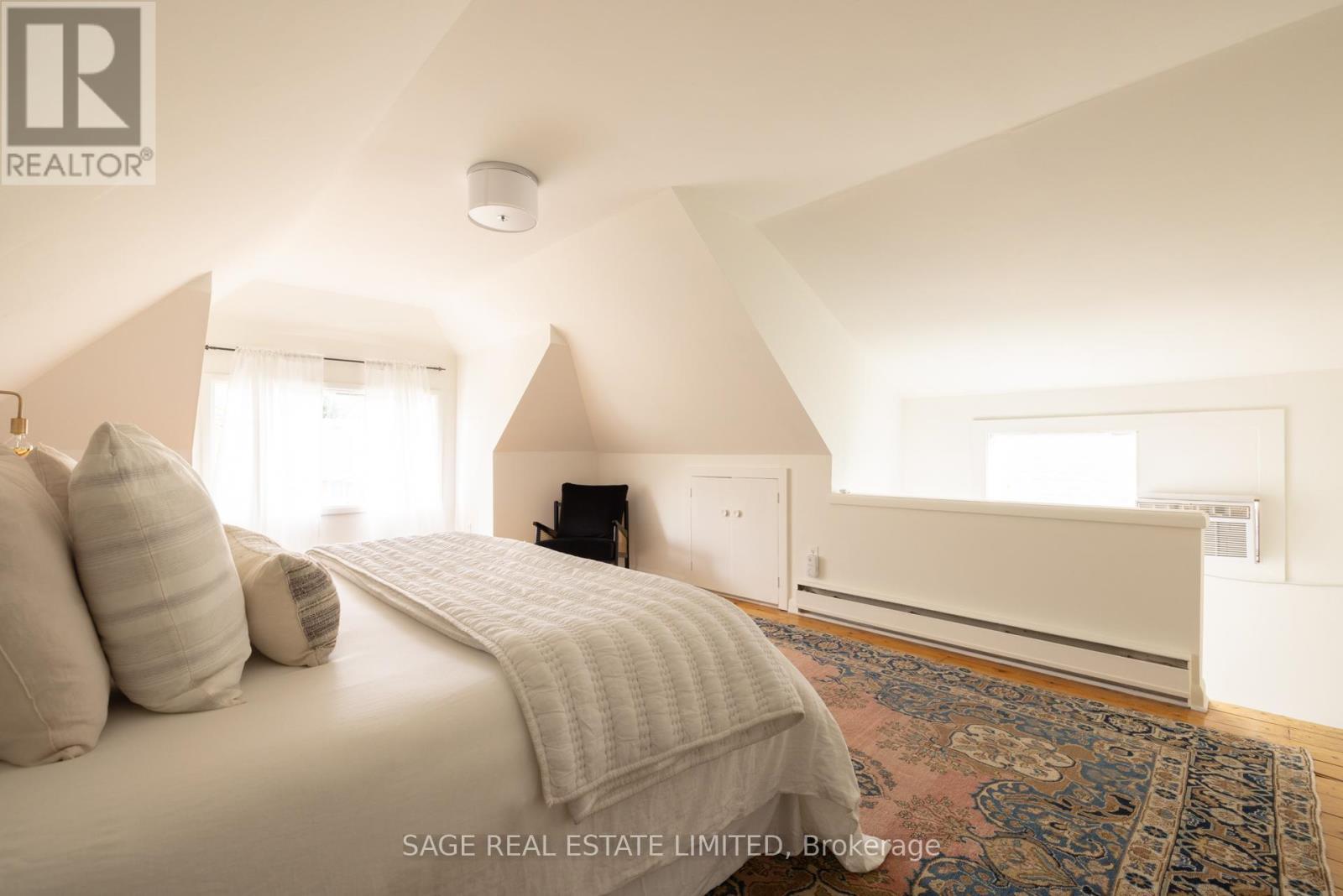 124 Cline Avenue N, Hamilton, ON - Indoor Photo Showing Bedroom