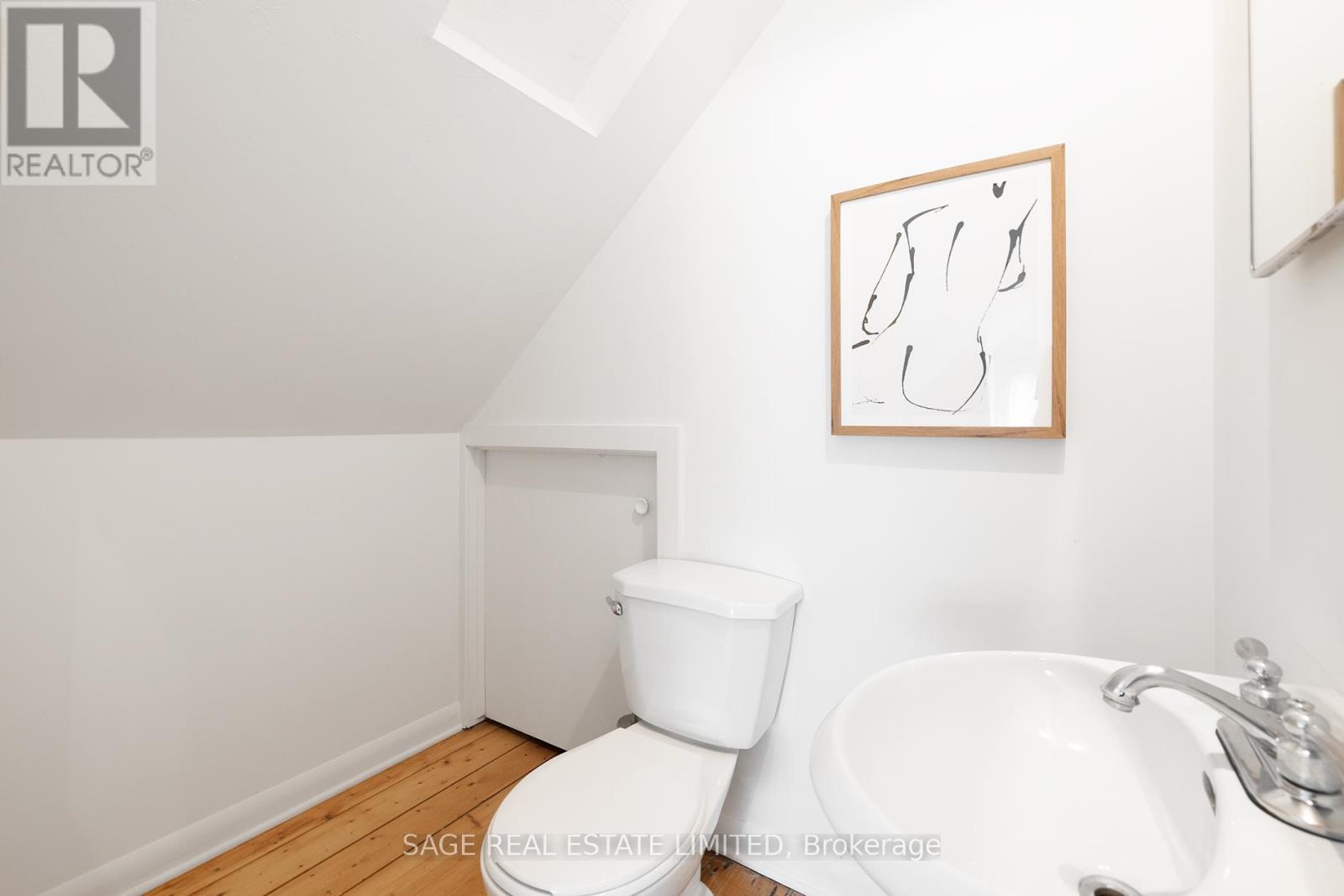 124 Cline Avenue N, Hamilton, ON - Indoor Photo Showing Bathroom