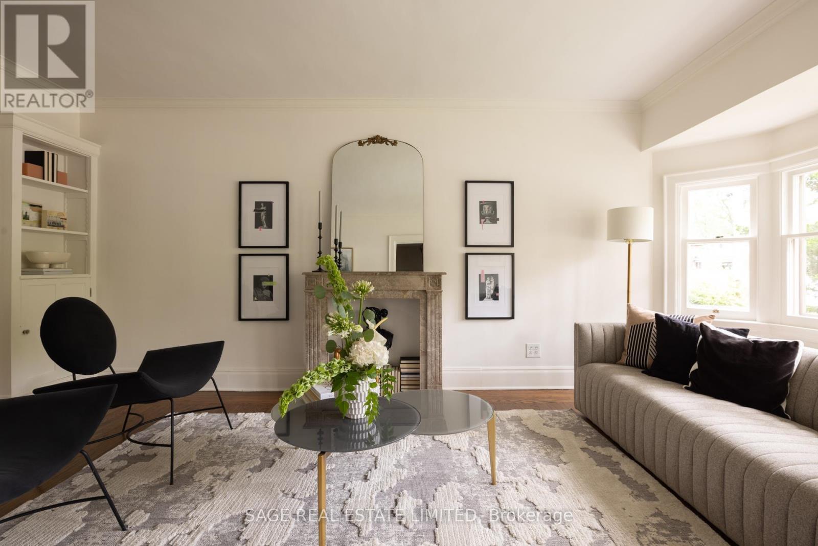 124 Cline Avenue N, Hamilton, ON - Indoor Photo Showing Living Room