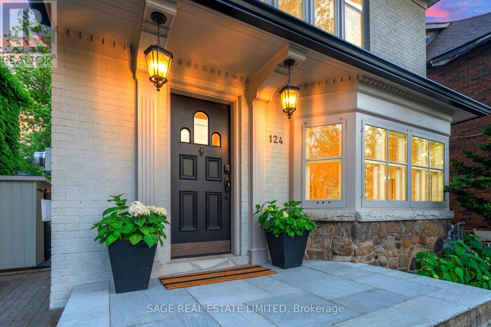 124 Cline Avenue N, Hamilton, ON - Outdoor With Exterior