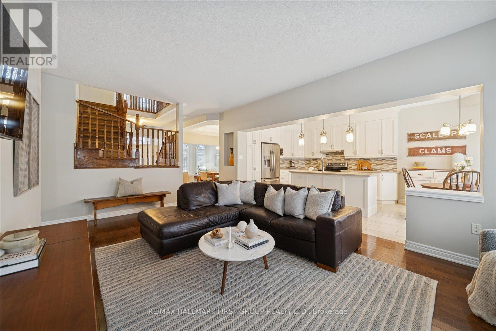19 Elder Crescent, Whitby, ON - Indoor Photo Showing Living Room
