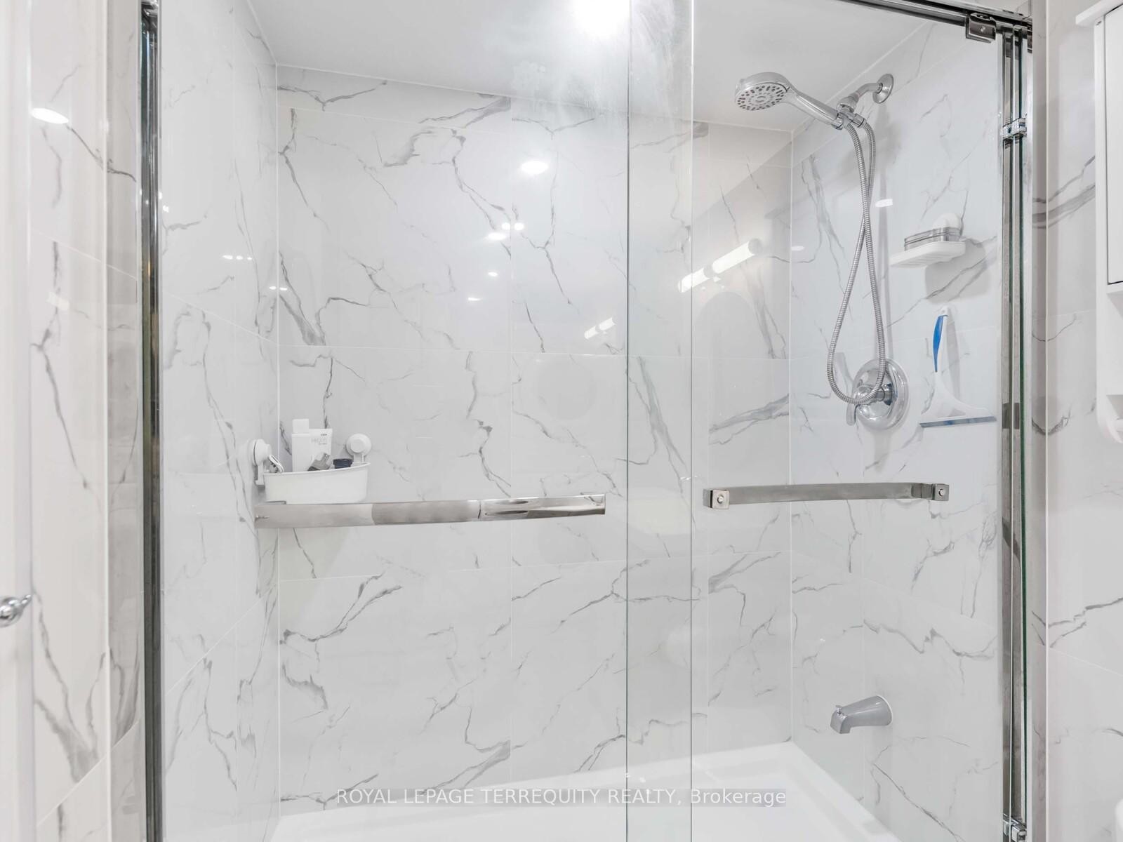 203-326 Major Mackenzie Drive E, Richmond Hill, ON - Indoor Photo Showing Bathroom