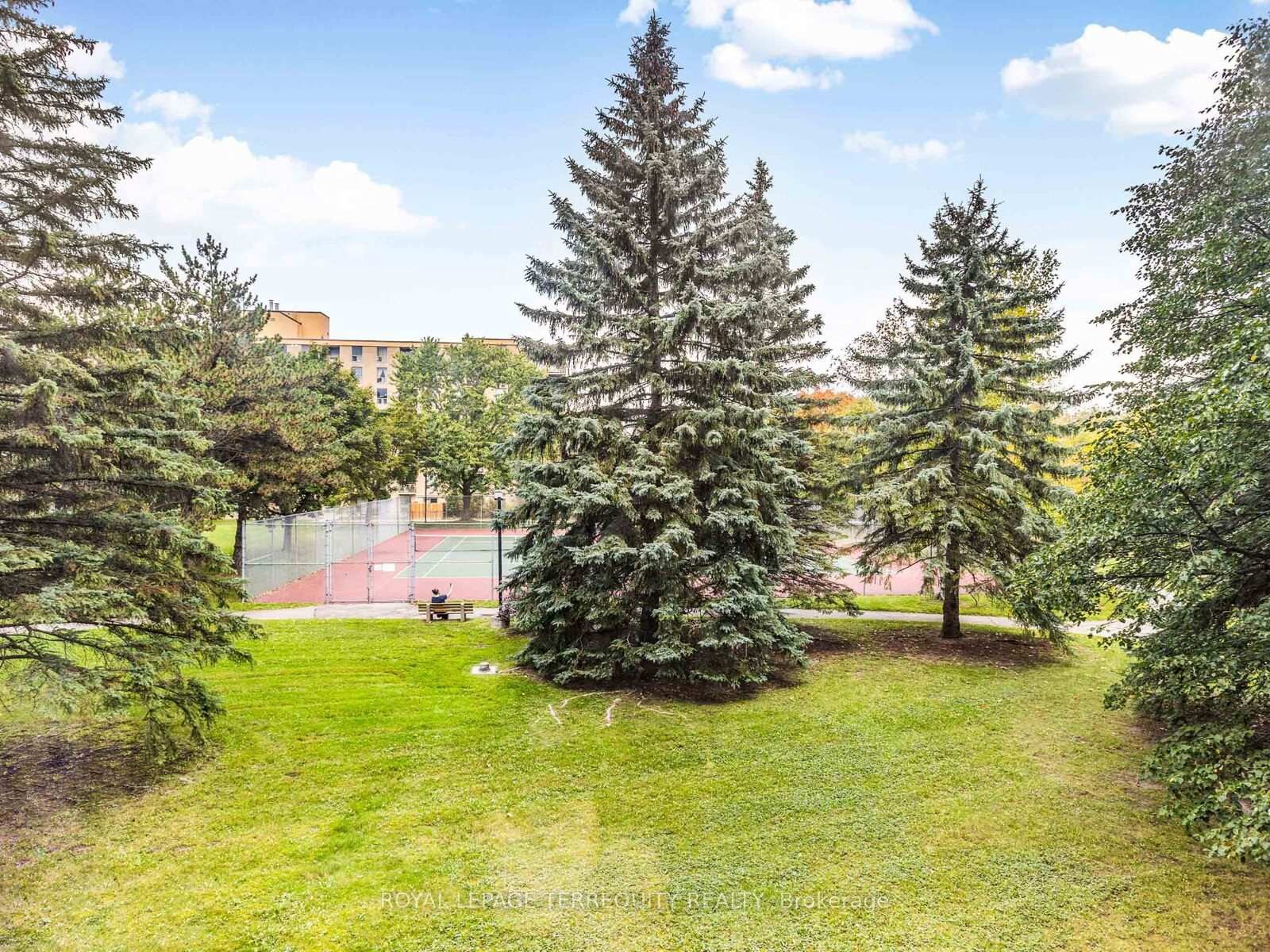203-326 Major Mackenzie Drive E, Richmond Hill, ON - Outdoor With View