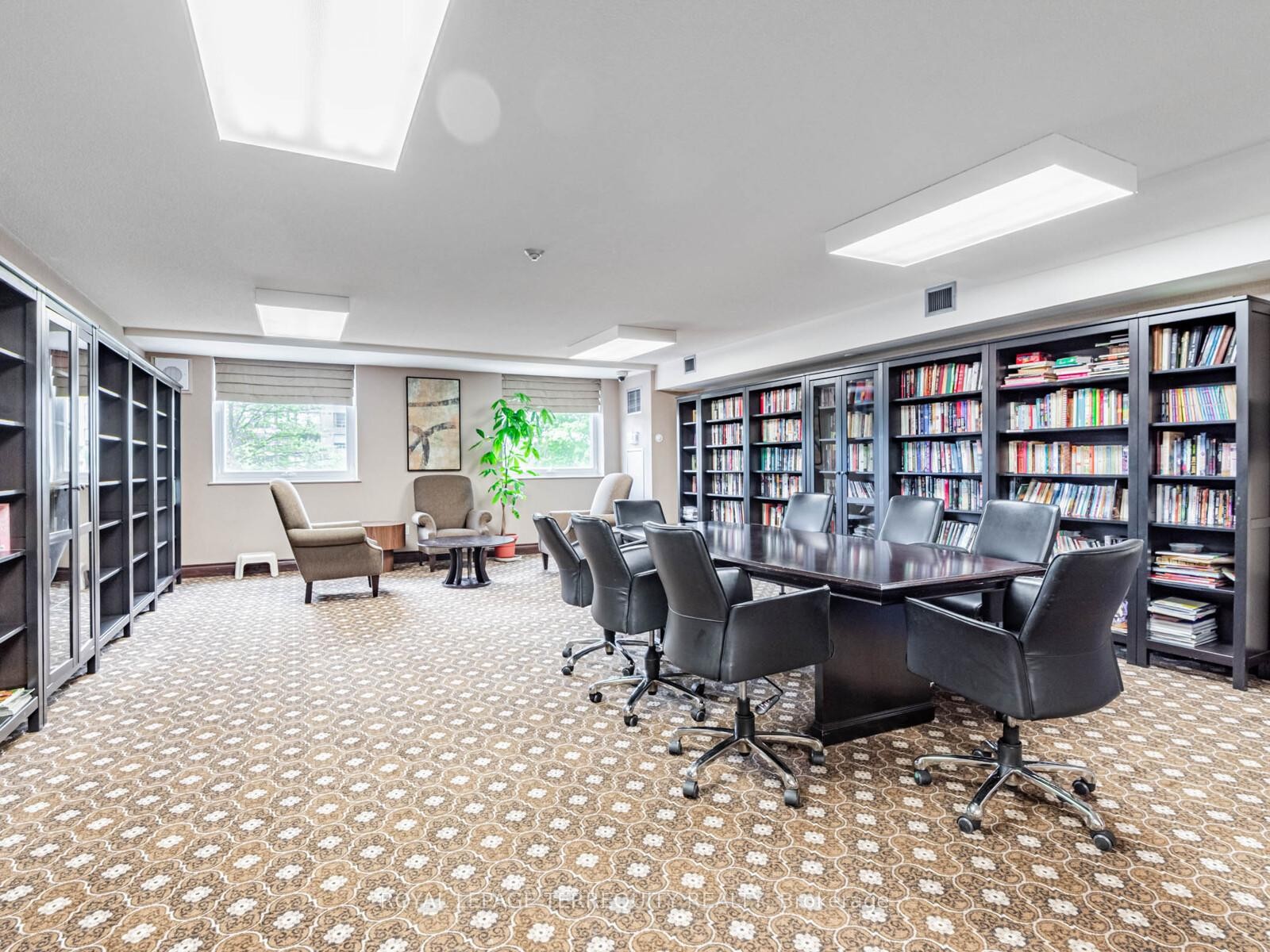 203-326 Major Mackenzie Drive E, Richmond Hill, ON - Indoor Photo Showing Office