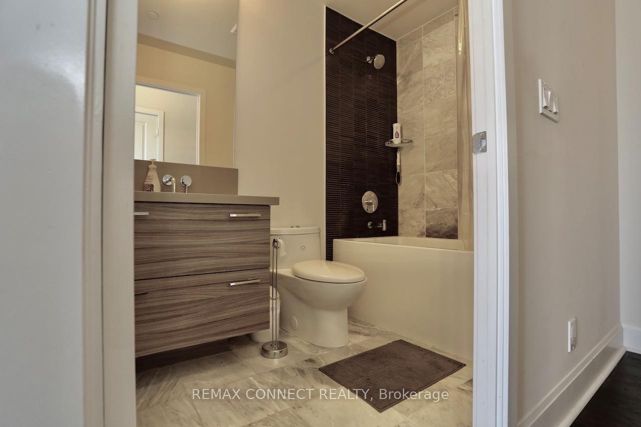 2504-33 Shore Breeze Drive, Toronto, ON - Indoor Photo Showing Bathroom
