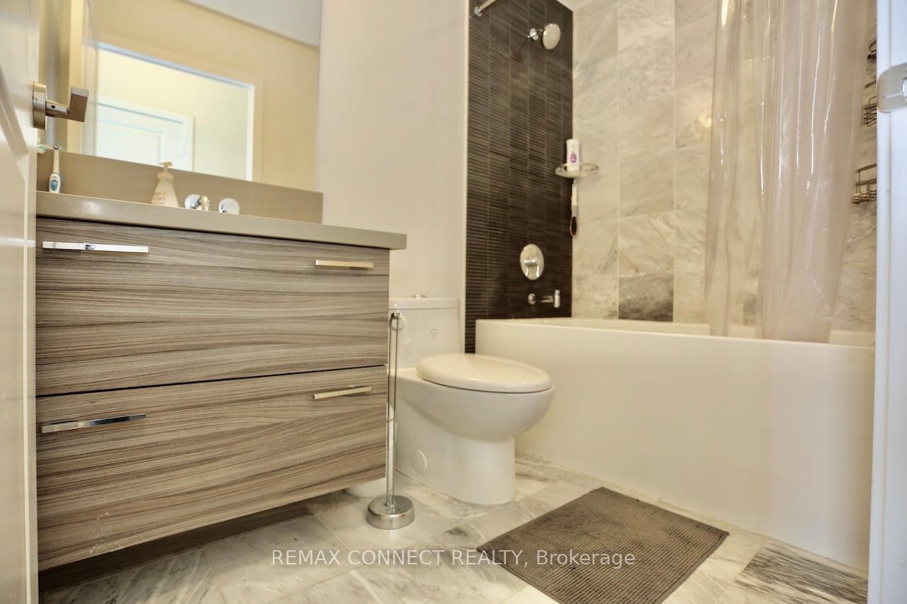 2504-33 Shore Breeze Drive, Toronto, ON - Indoor Photo Showing Bathroom