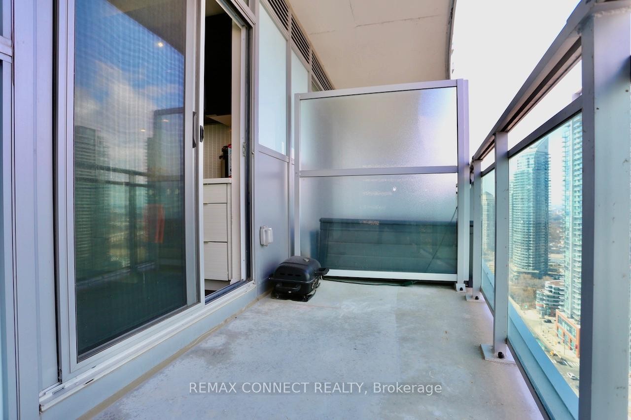 2504-33 Shore Breeze Drive, Toronto, ON - Outdoor With Balcony With Exterior