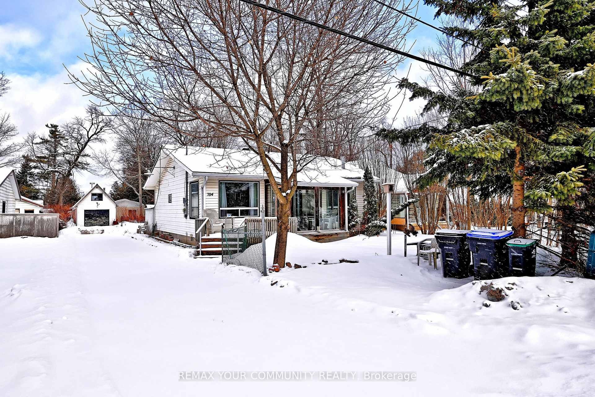 704 Hastings Avenue, Innisfil, ON - Outdoor