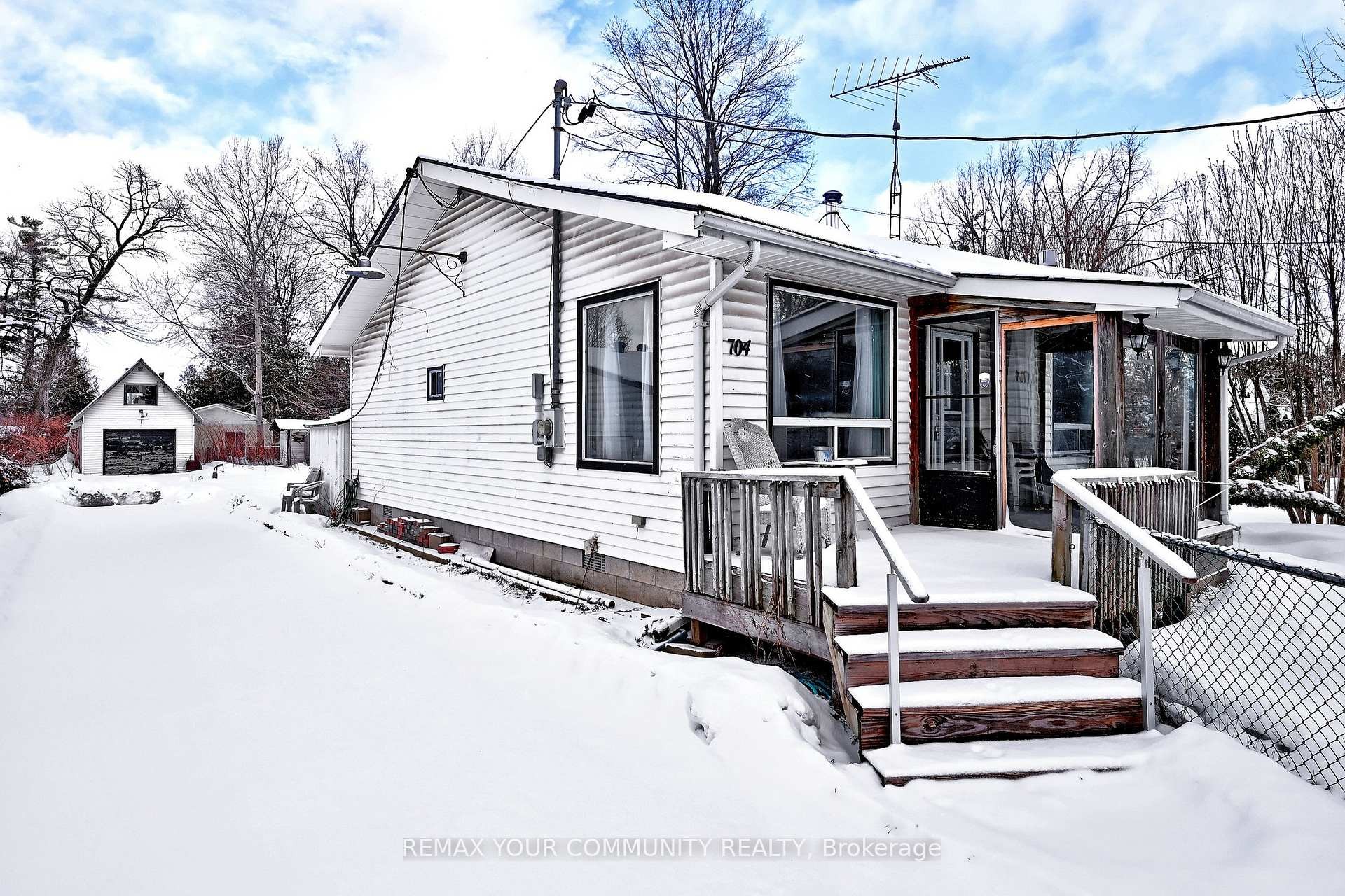 704 Hastings Avenue, Innisfil, ON - Outdoor