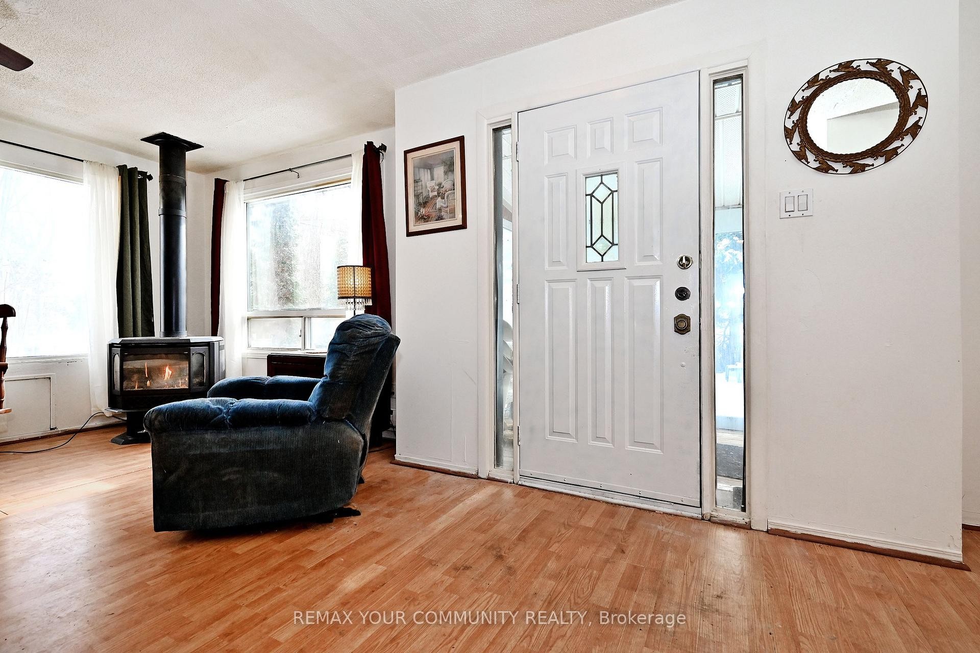 704 Hastings Avenue, Innisfil, ON - Indoor With Fireplace