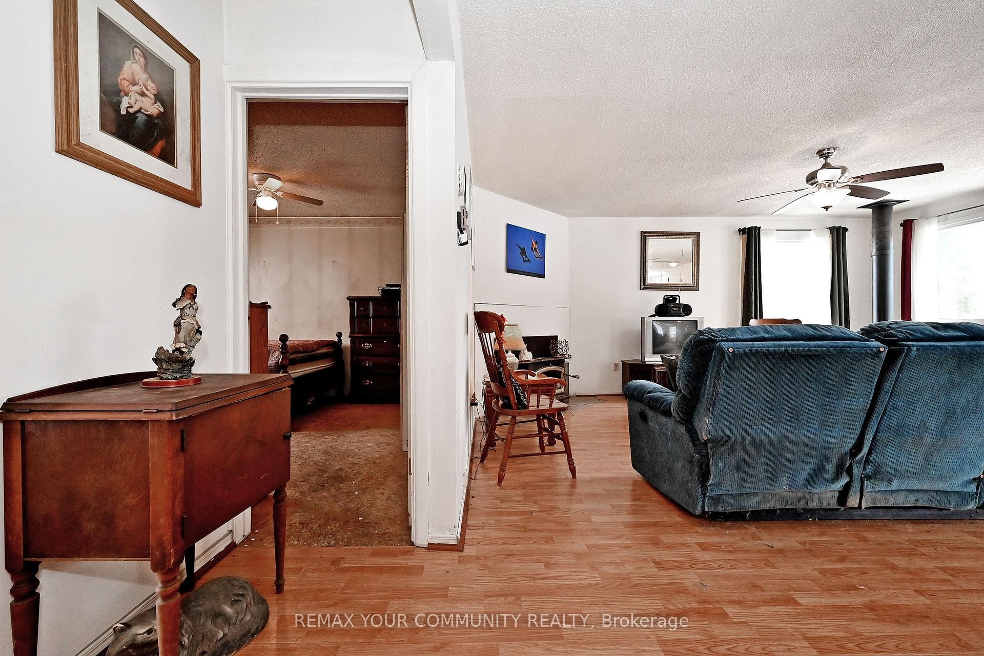 704 Hastings Avenue, Innisfil, ON - Indoor