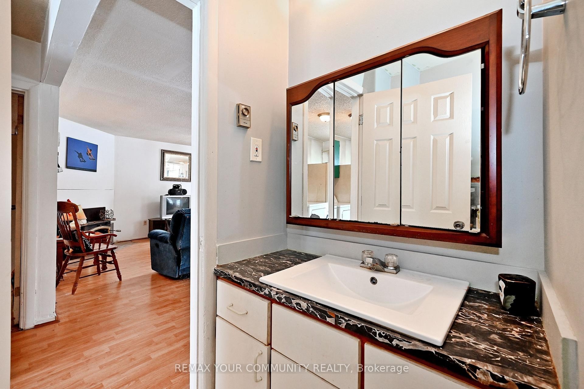 704 Hastings Avenue, Innisfil, ON - Indoor Photo Showing Bathroom