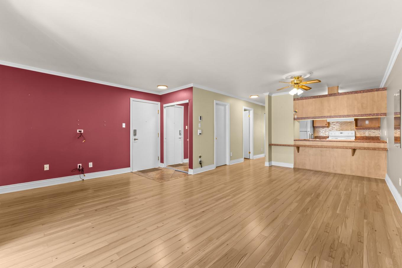 Salon - 102-5359 Rue Du Bocage, Terrebonne (La Plaine), QC - Indoor