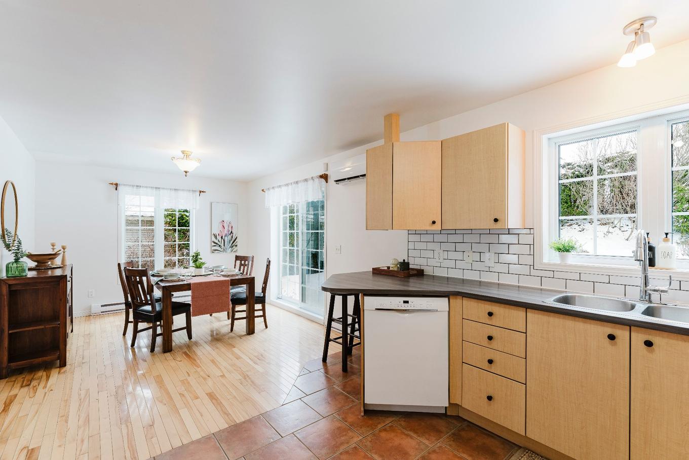 Kitchen - 1015 Rue Beausoleil, Sherbrooke (Brompton/Rock Forest/Saint-Élie/Deauville), QC - Indoor Photo Showing Kitchen With Double Sink