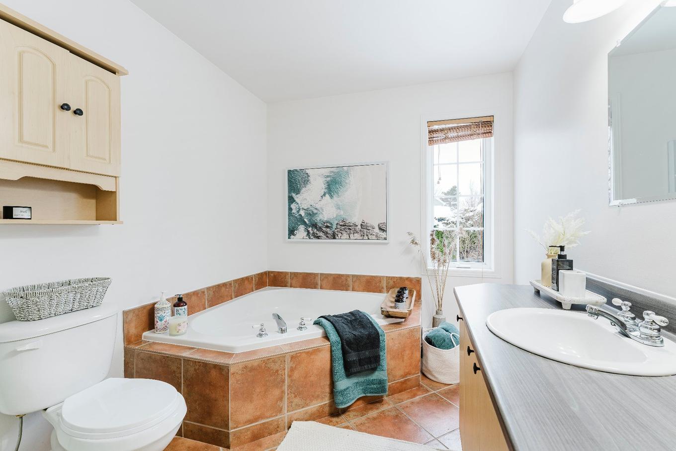 Bathroom - 1015 Rue Beausoleil, Sherbrooke (Brompton/Rock Forest/Saint-Élie/Deauville), QC - Indoor Photo Showing Bathroom