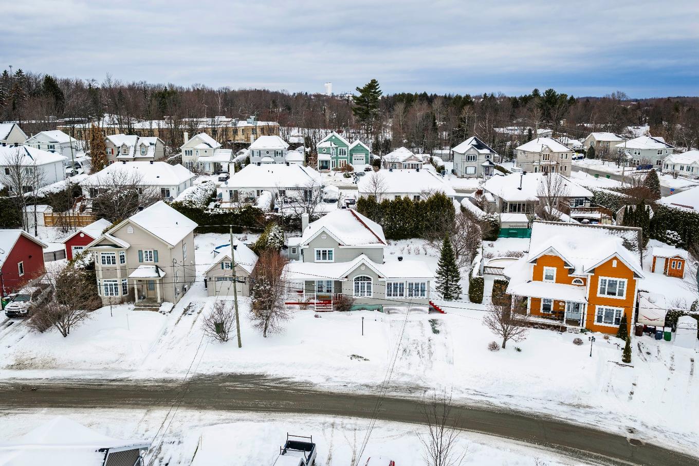 Aerial photo - 1015 Rue Beausoleil, Sherbrooke (Brompton/Rock Forest/Saint-Élie/Deauville), QC - Outdoor With Facade
