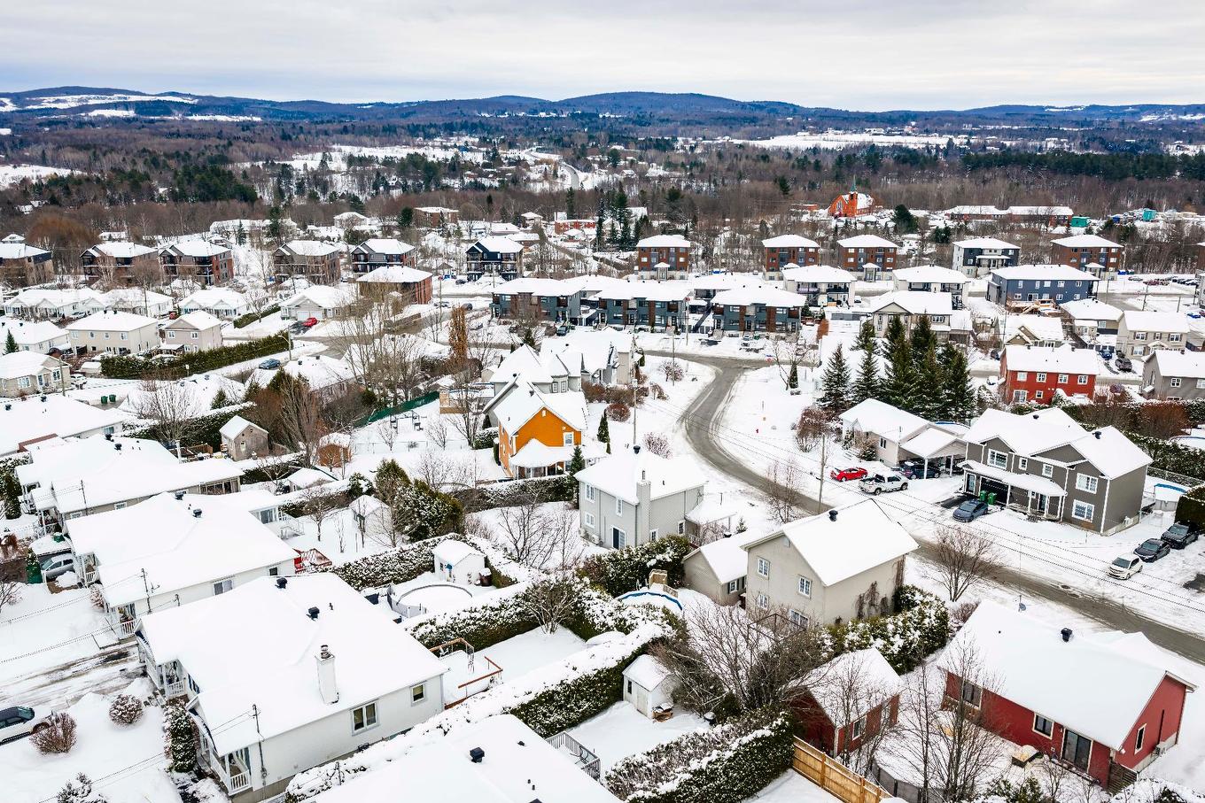 Aerial photo - 1015 Rue Beausoleil, Sherbrooke (Brompton/Rock Forest/Saint-Élie/Deauville), QC - Outdoor With View