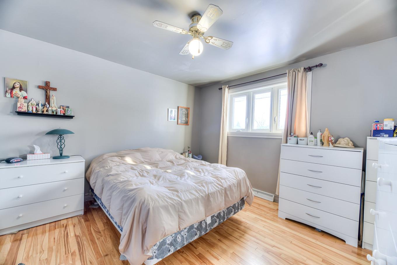 Chambre à coucher - 3824 Rue Nicole, Laval (Fabreville), QC - Indoor Photo Showing Bedroom