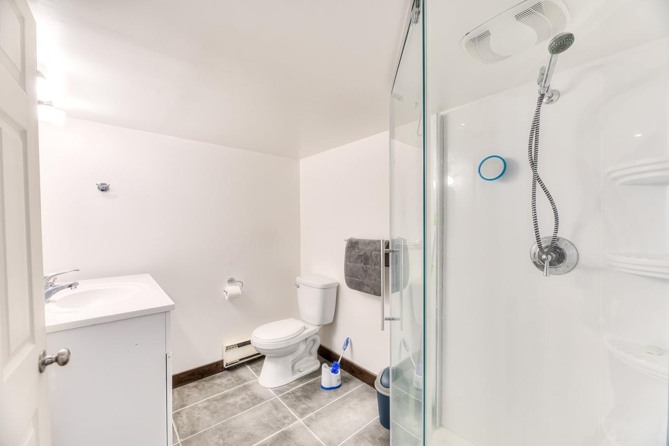 Salle de bains - 3824 Rue Nicole, Laval (Fabreville), QC - Indoor Photo Showing Bathroom