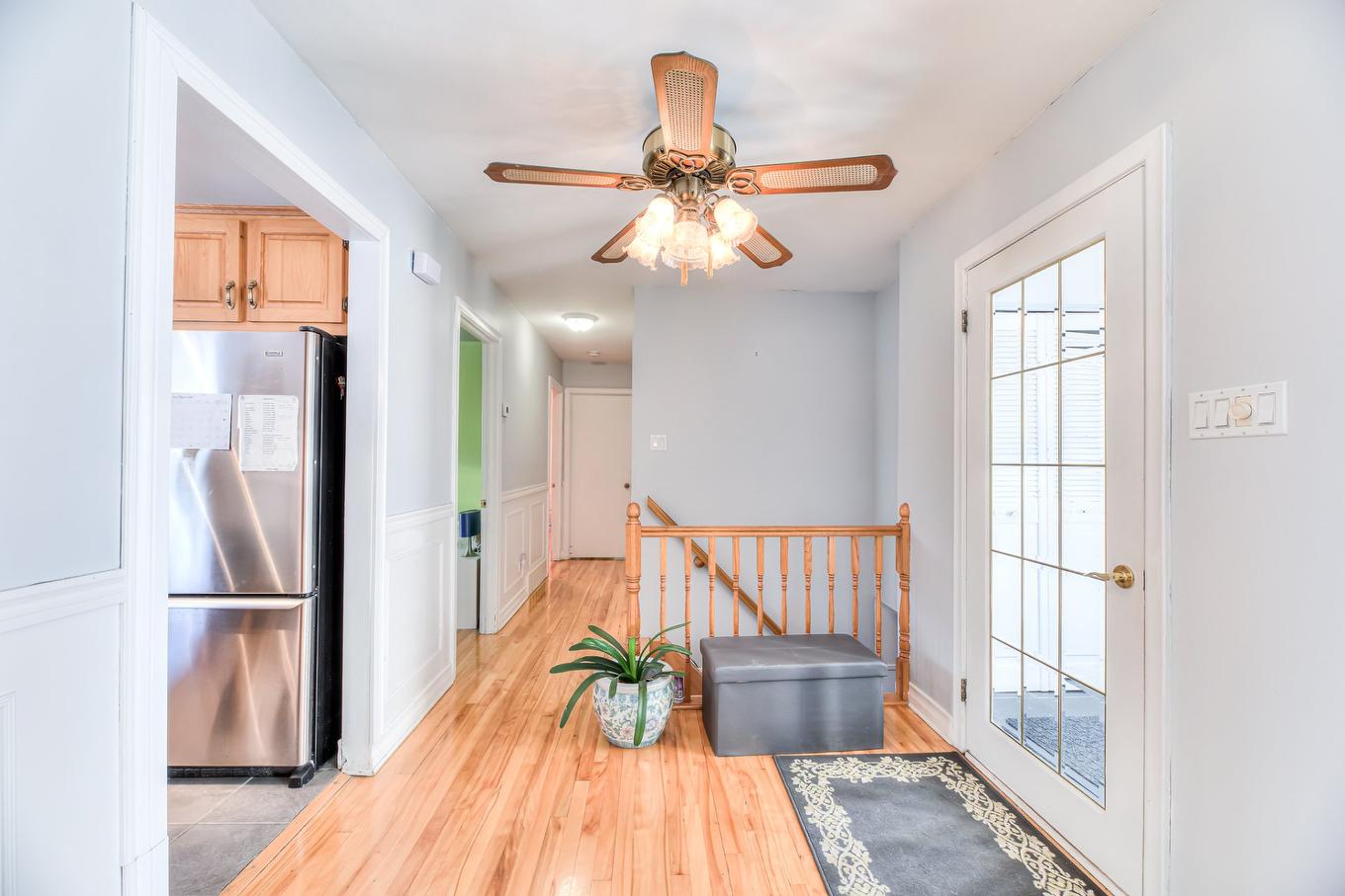 Hall d'entrée/Vestibule - 3824 Rue Nicole, Laval (Fabreville), QC - Indoor Photo Showing Other Room