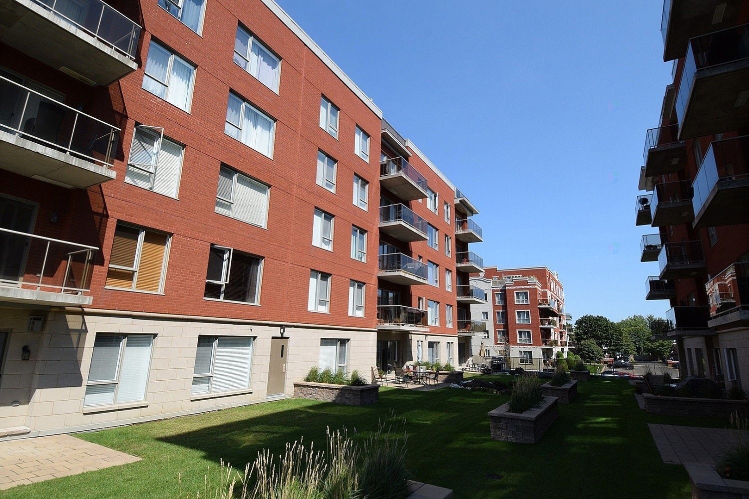 Face arrière - 403-100 Rue Barnett, Dollard-Des-Ormeaux, QC - Outdoor