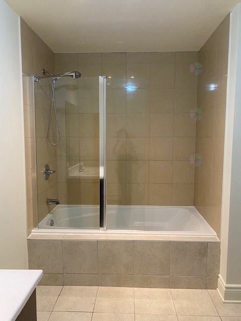 Bathroom - 403-100 Rue Barnett, Dollard-Des-Ormeaux, QC - Indoor Photo Showing Bathroom