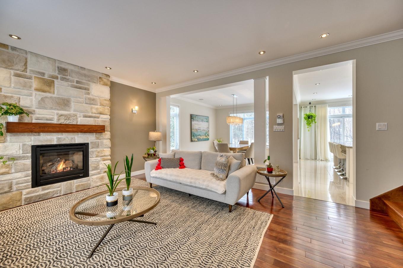 Salon - 199 Rue Du Bonniebrook, Saint-Colomban, QC - Indoor Photo Showing Living Room With Fireplace