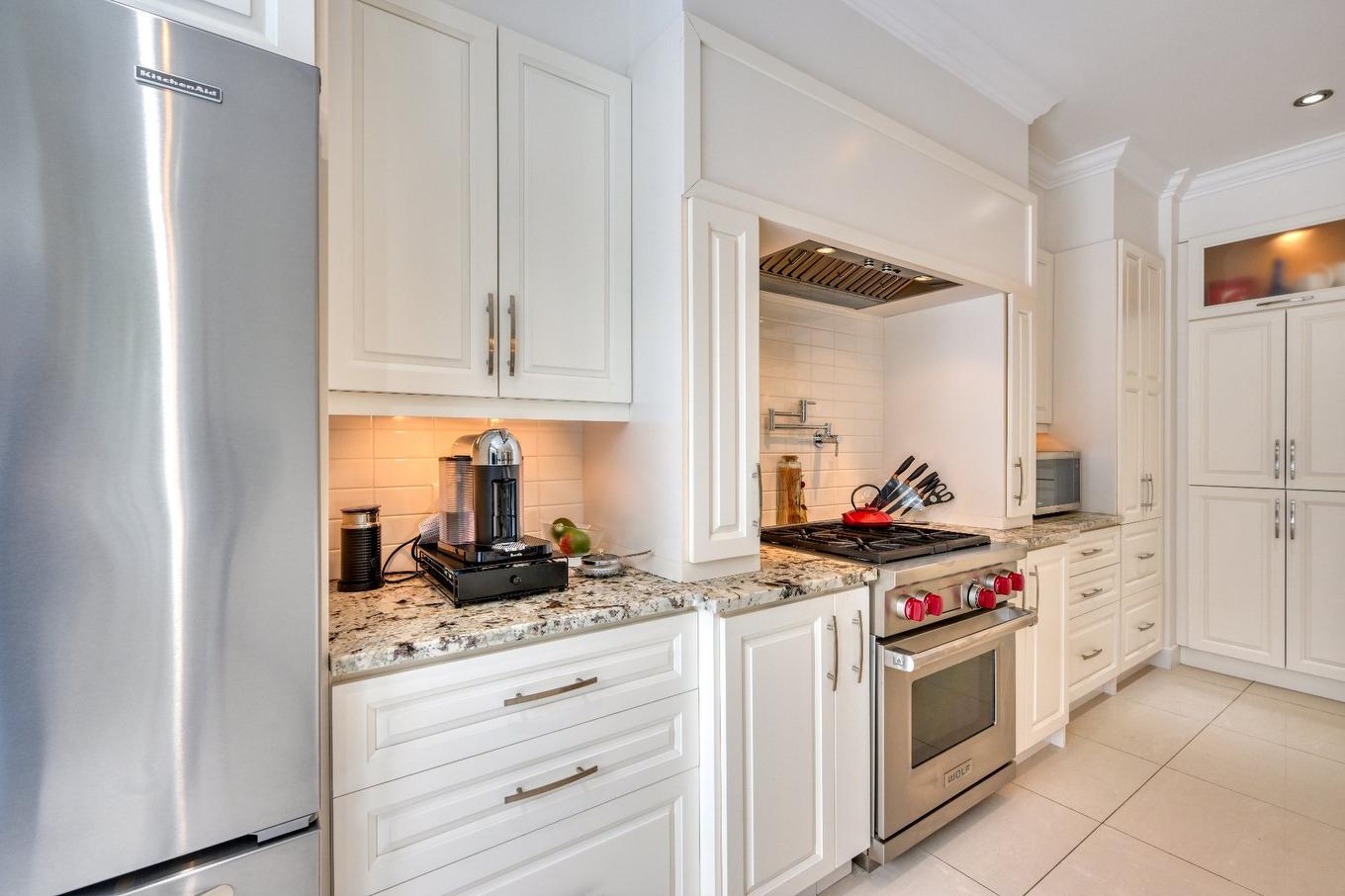 Cuisine - 199 Rue Du Bonniebrook, Saint-Colomban, QC - Indoor Photo Showing Kitchen With Upgraded Kitchen