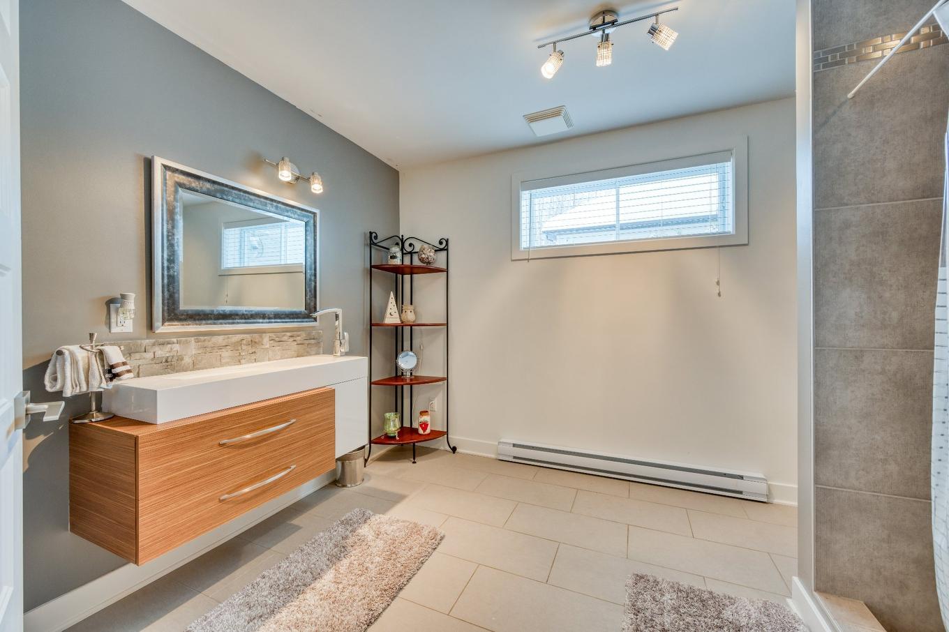 Salle de bains - 199 Rue Du Bonniebrook, Saint-Colomban, QC - Indoor Photo Showing Bathroom