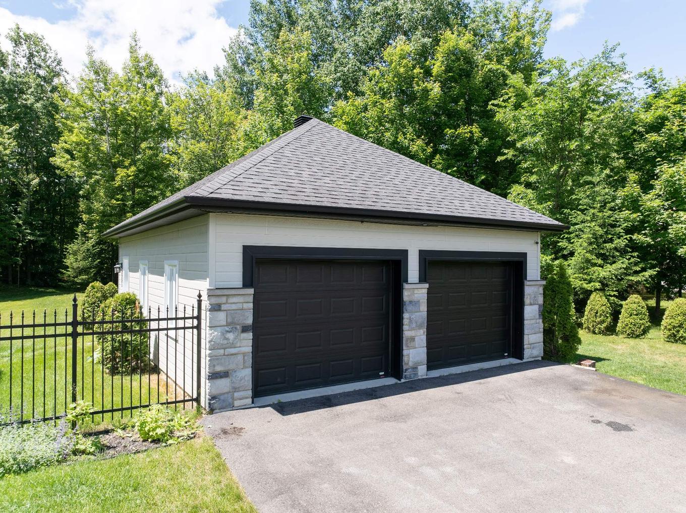 Garage - 199 Rue Du Bonniebrook, Saint-Colomban, QC - Outdoor