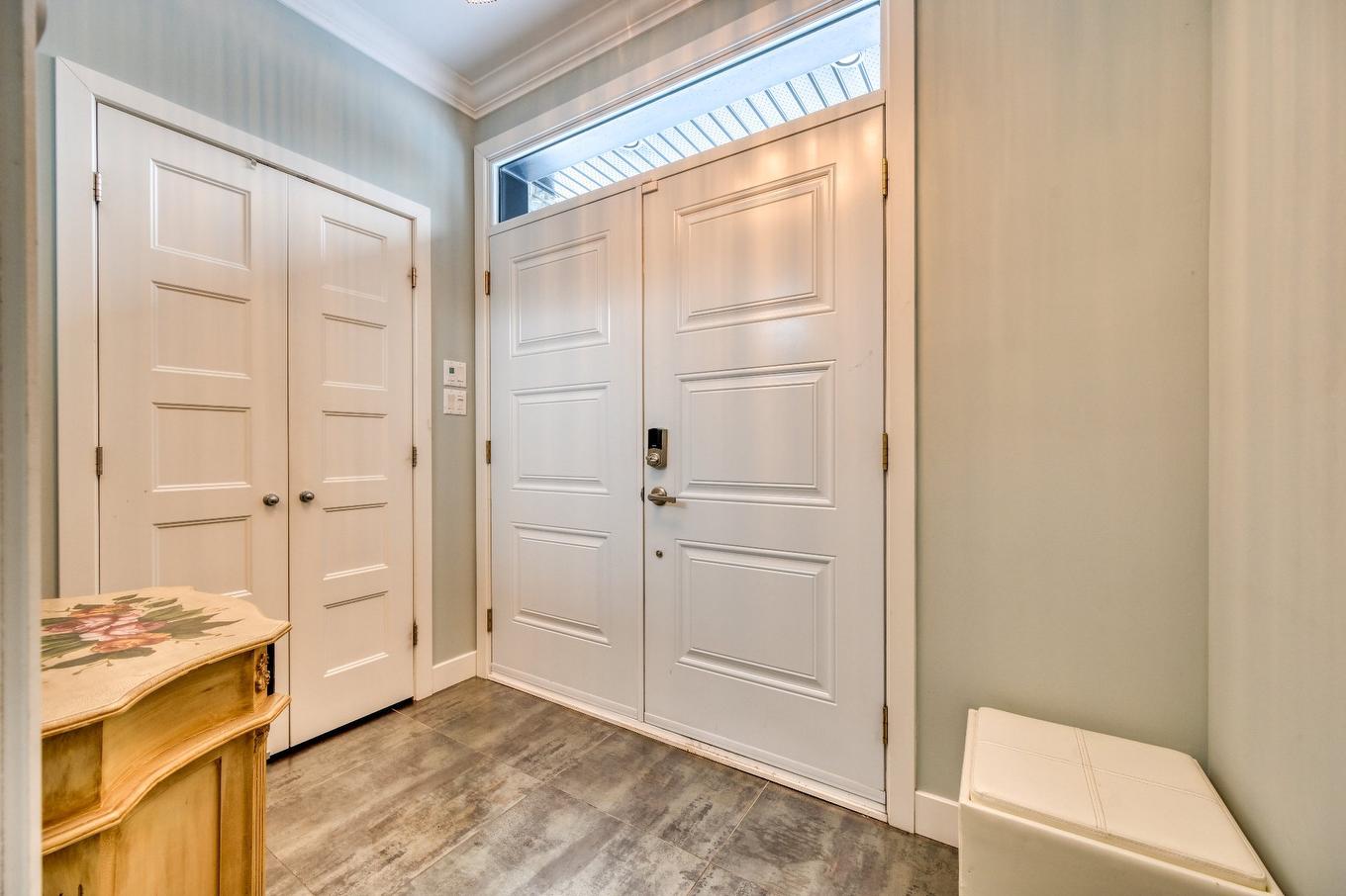 Hall d'entrée/Vestibule - 199 Rue Du Bonniebrook, Saint-Colomban, QC - Indoor Photo Showing Other Room