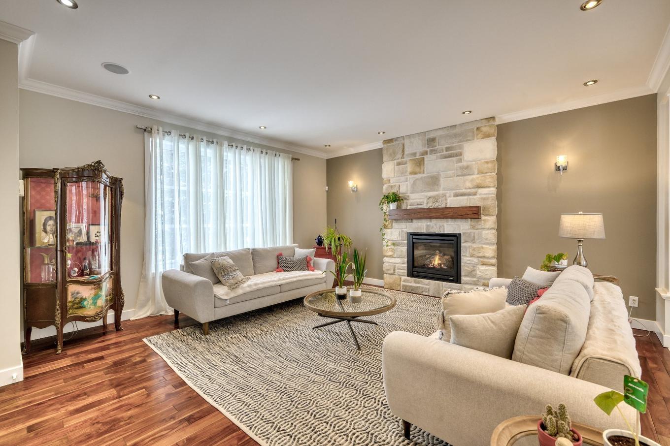 Salon - 199 Rue Du Bonniebrook, Saint-Colomban, QC - Indoor Photo Showing Living Room With Fireplace