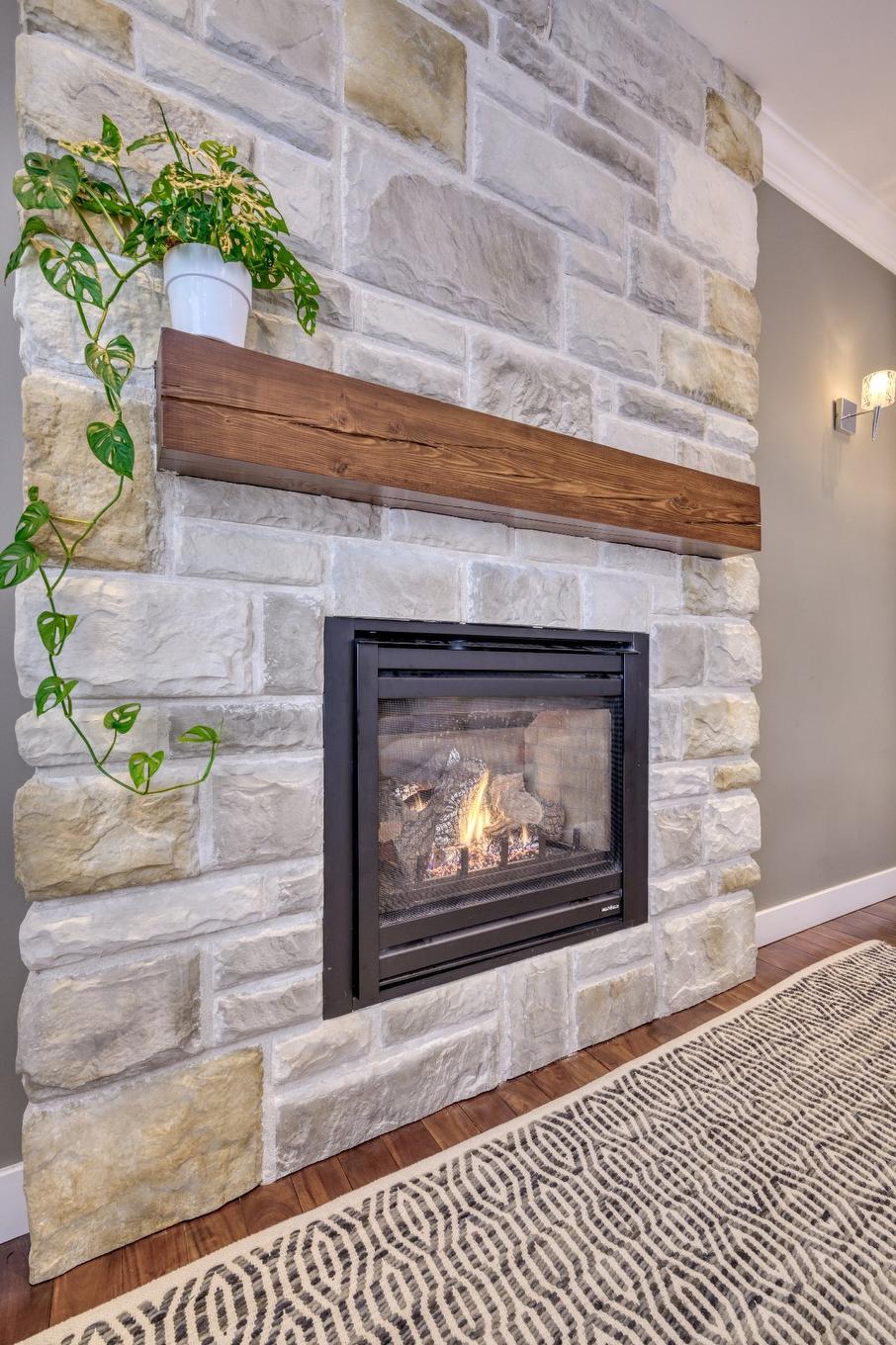 Autre - 199 Rue Du Bonniebrook, Saint-Colomban, QC - Indoor Photo Showing Living Room With Fireplace