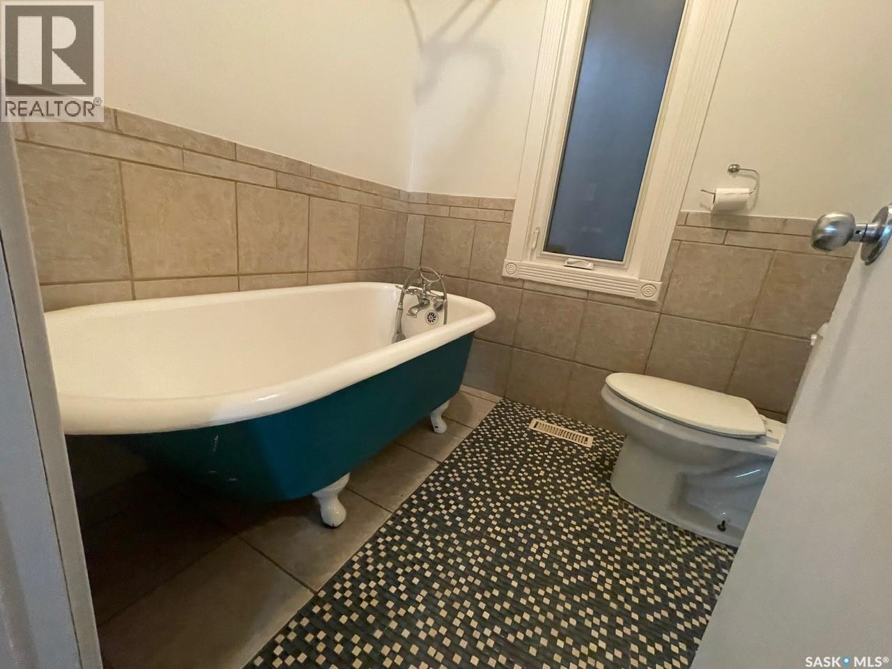 2172 Wallace Street, Regina, SK - Indoor Photo Showing Bathroom