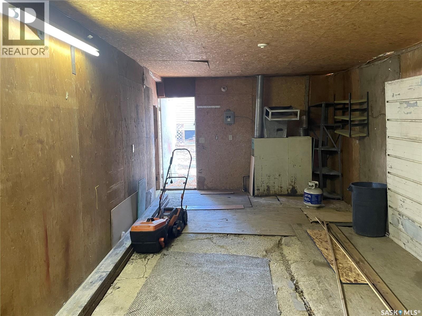 2172 Wallace Street, Regina, SK - Indoor