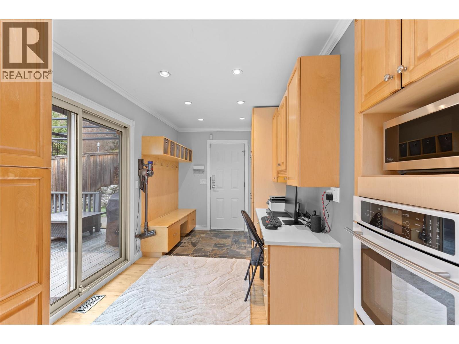 11609 Upper Summit Drive, Coldstream, BC - Indoor Photo Showing Kitchen