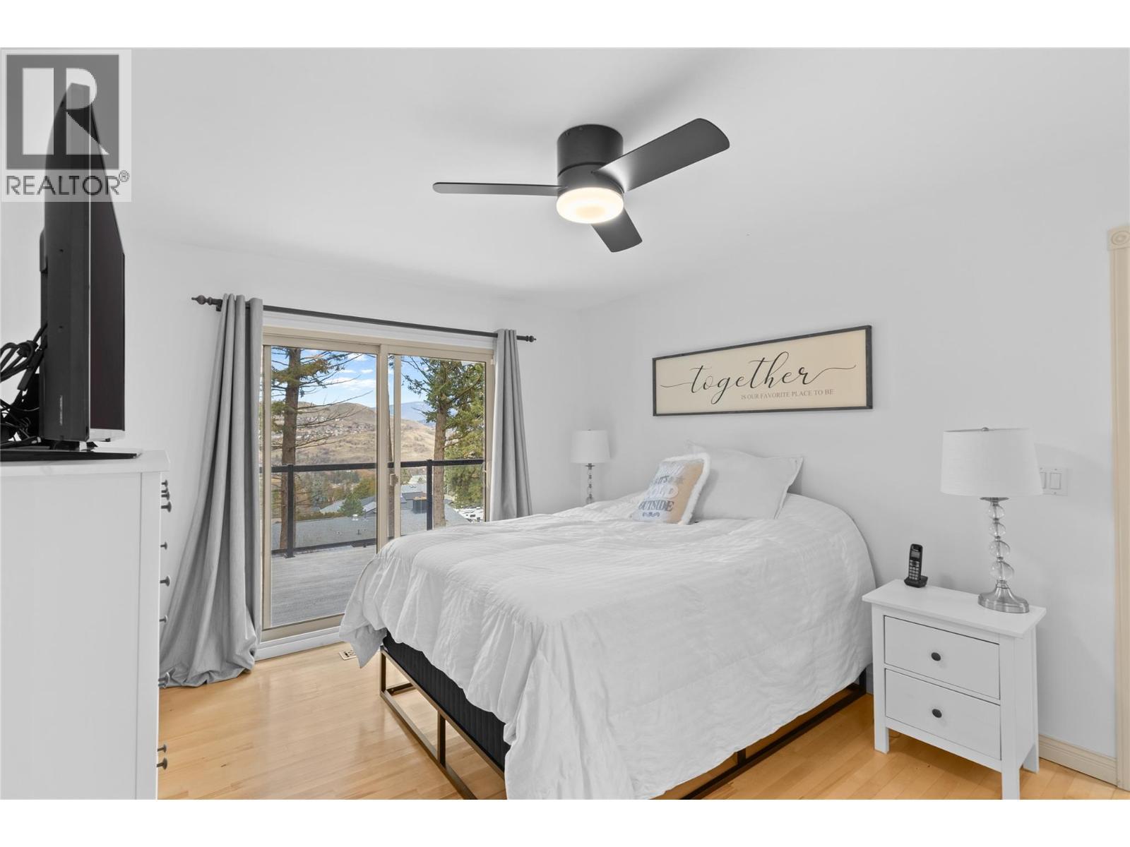 11609 Upper Summit Drive, Coldstream, BC - Indoor Photo Showing Bedroom