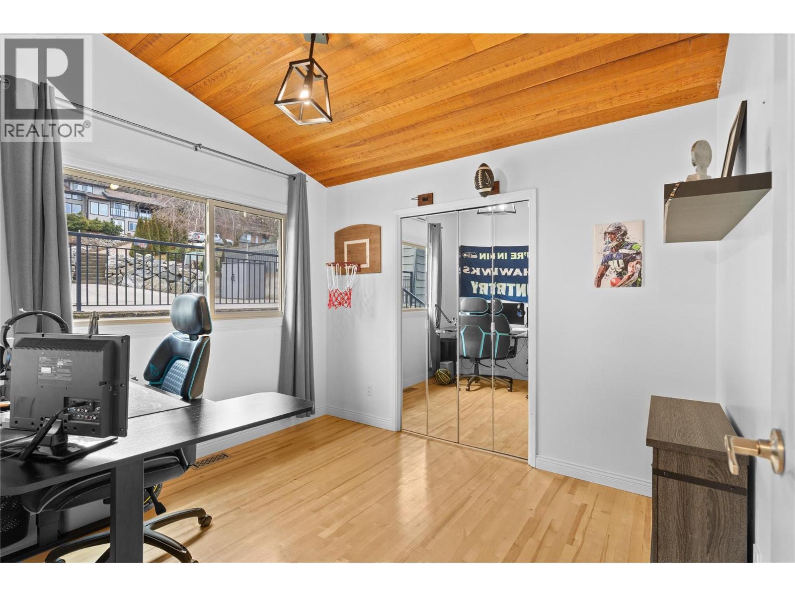 2nd bedroom on main floor - 11609 Upper Summit Drive, Coldstream, BC - Indoor Photo Showing Office