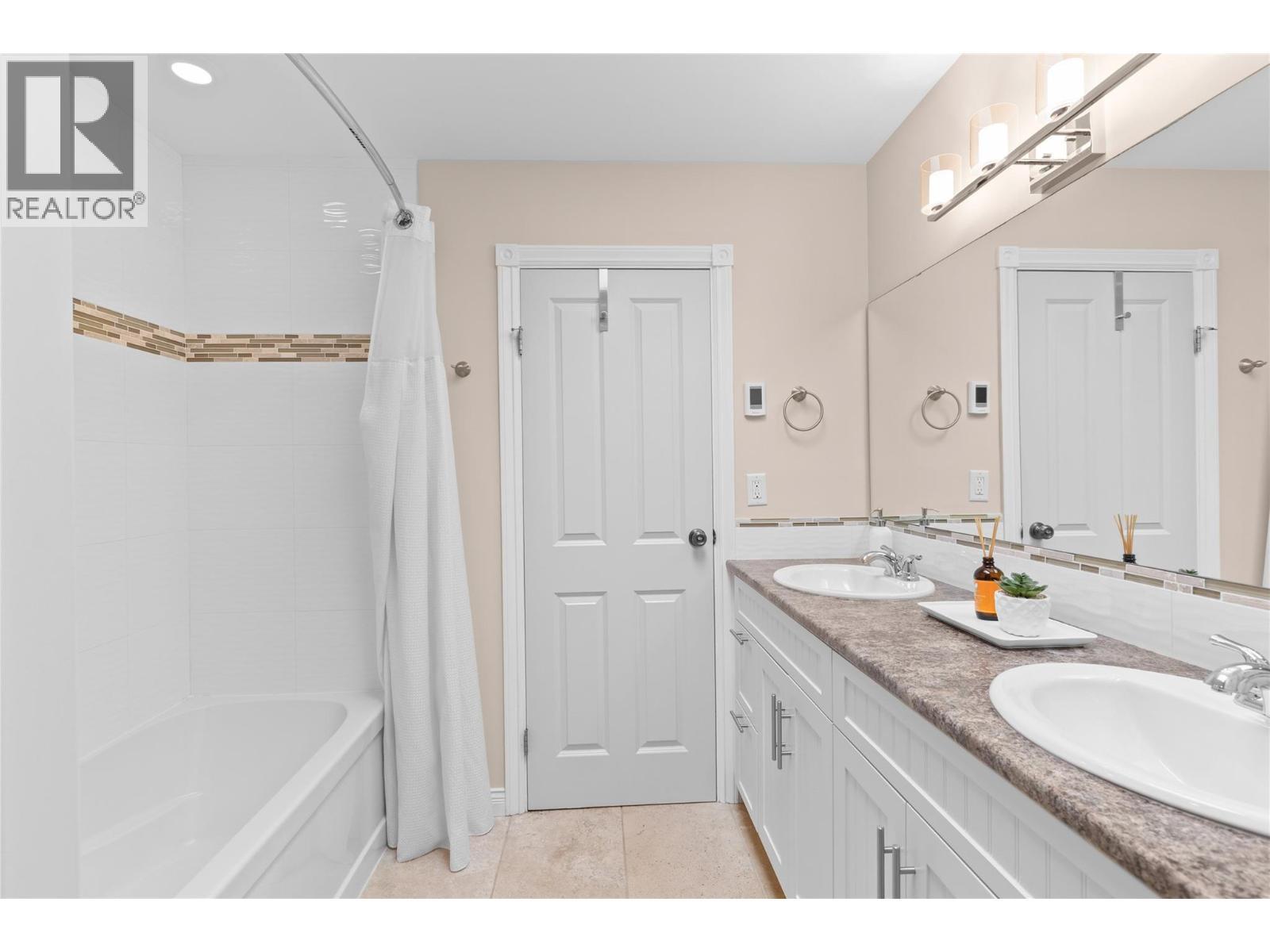 11609 Upper Summit Drive, Coldstream, BC - Indoor Photo Showing Bathroom