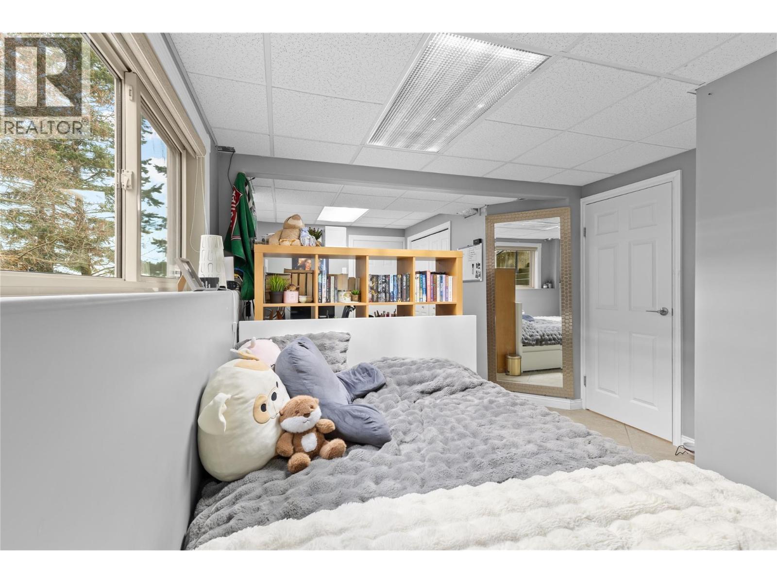 11609 Upper Summit Drive, Coldstream, BC - Indoor Photo Showing Bedroom