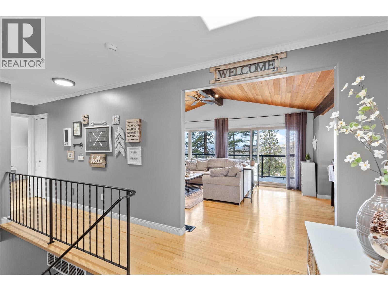 Looking to living room - 11609 Upper Summit Drive, Coldstream, BC - Indoor