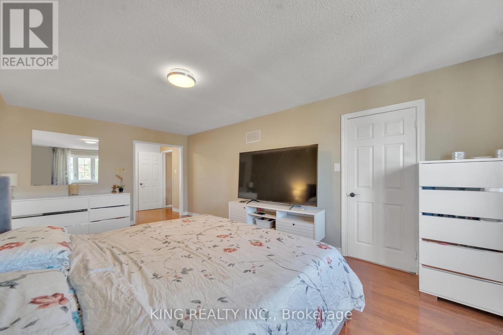 2606 Ambercroft Trail, Mississauga, ON - Indoor Photo Showing Bedroom