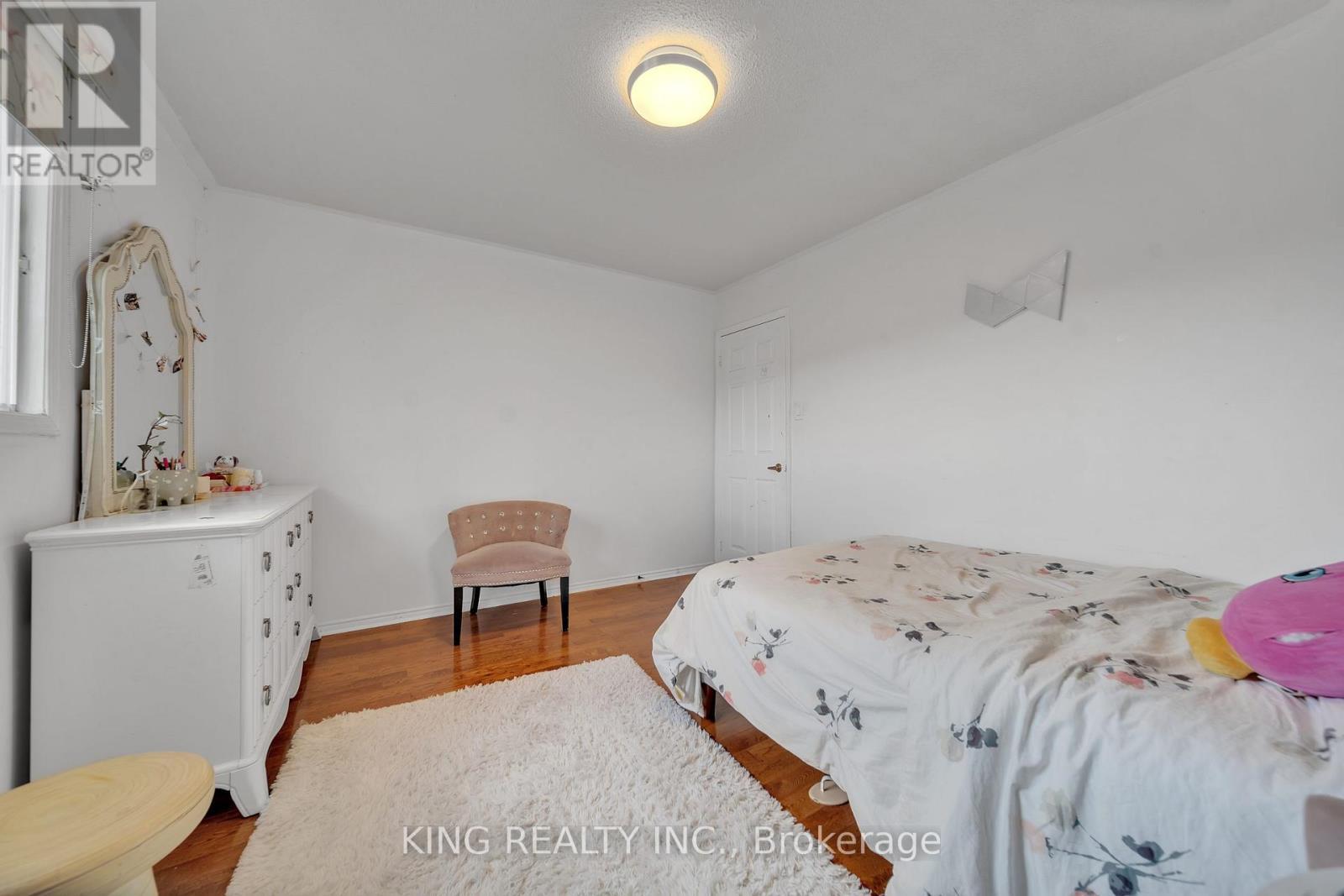 2606 Ambercroft Trail, Mississauga, ON - Indoor Photo Showing Bedroom