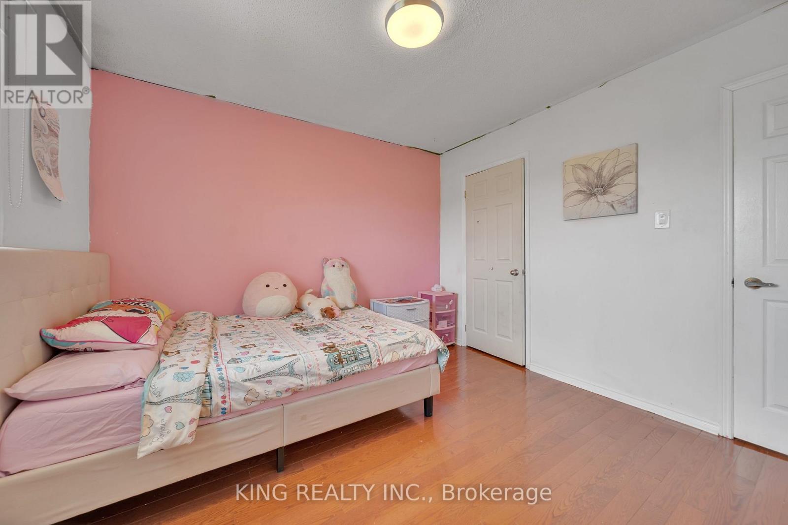 2606 Ambercroft Trail, Mississauga, ON - Indoor Photo Showing Bedroom